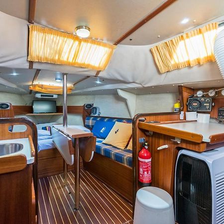Pequeno Velero En Port Forum Ideal Para Backpackers Sant Adrià de Besòs Extérieur photo
