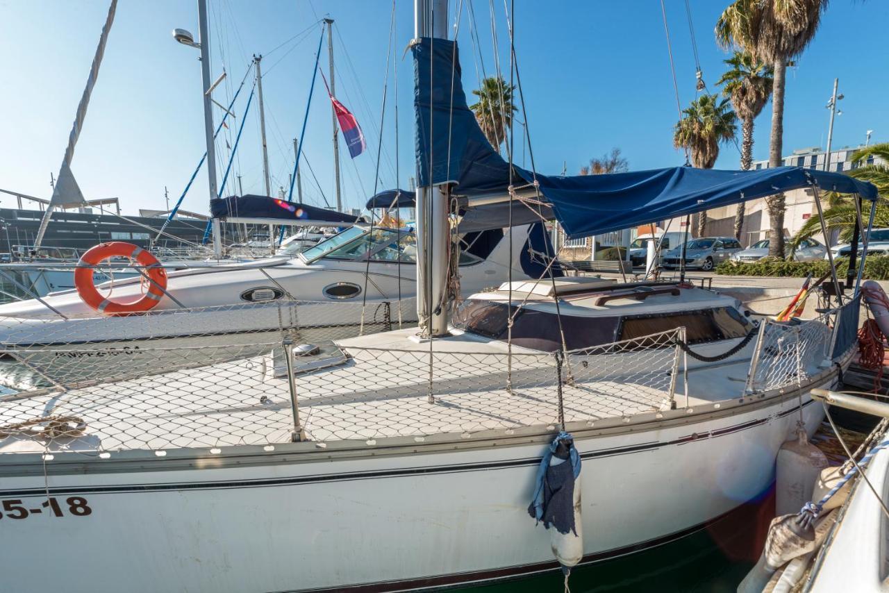 Pequeno Velero En Port Forum Ideal Para Backpackers Sant Adrià de Besòs Extérieur photo