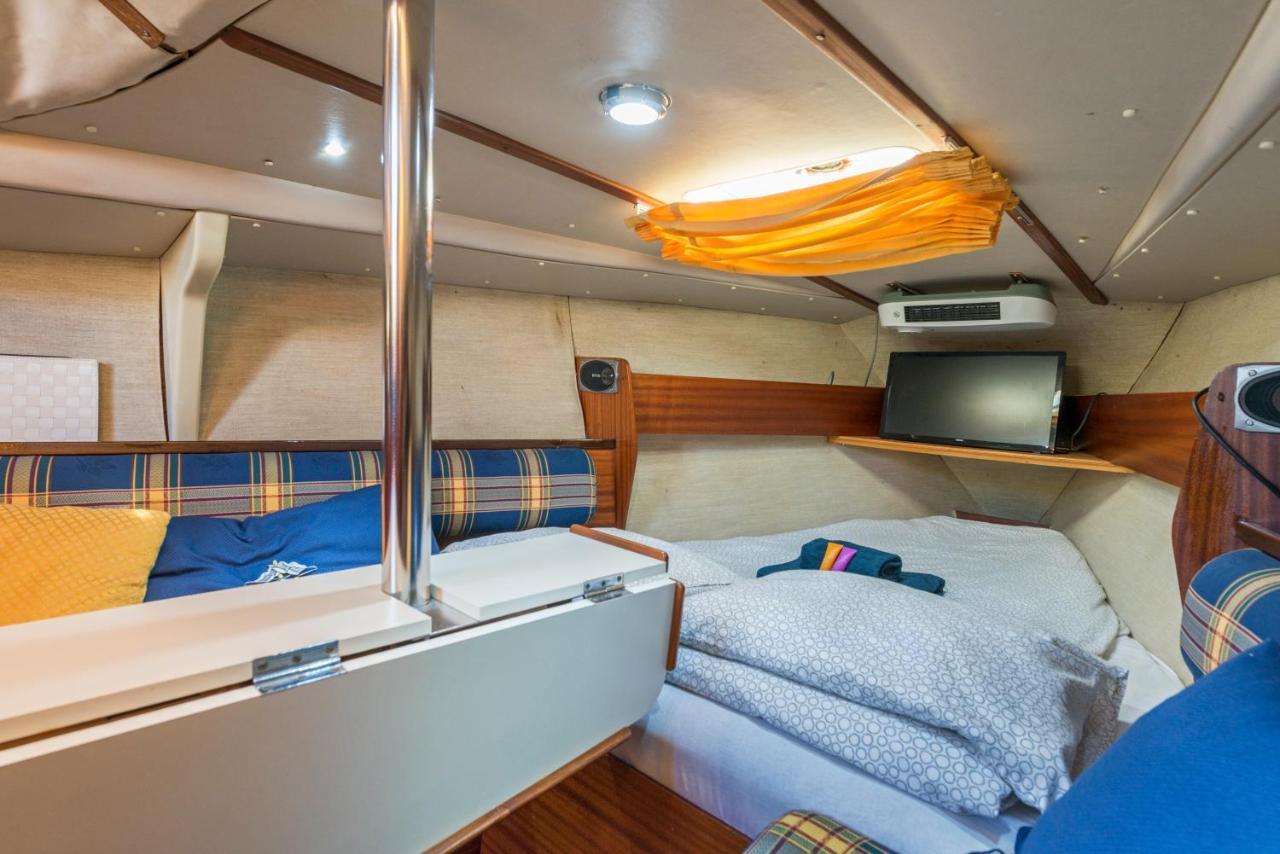 Pequeno Velero En Port Forum Ideal Para Backpackers Sant Adrià de Besòs Extérieur photo