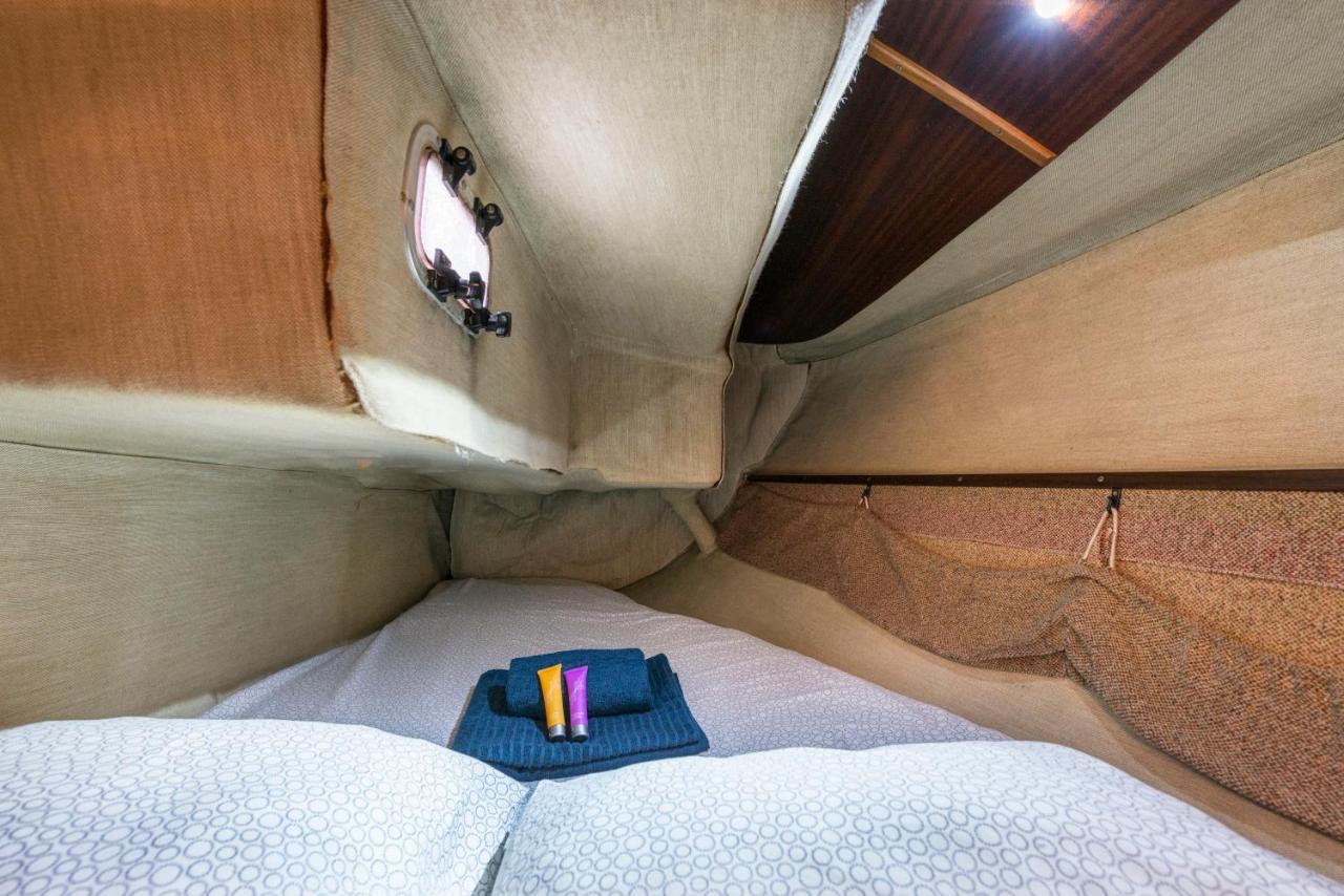 Pequeno Velero En Port Forum Ideal Para Backpackers Sant Adrià de Besòs Extérieur photo