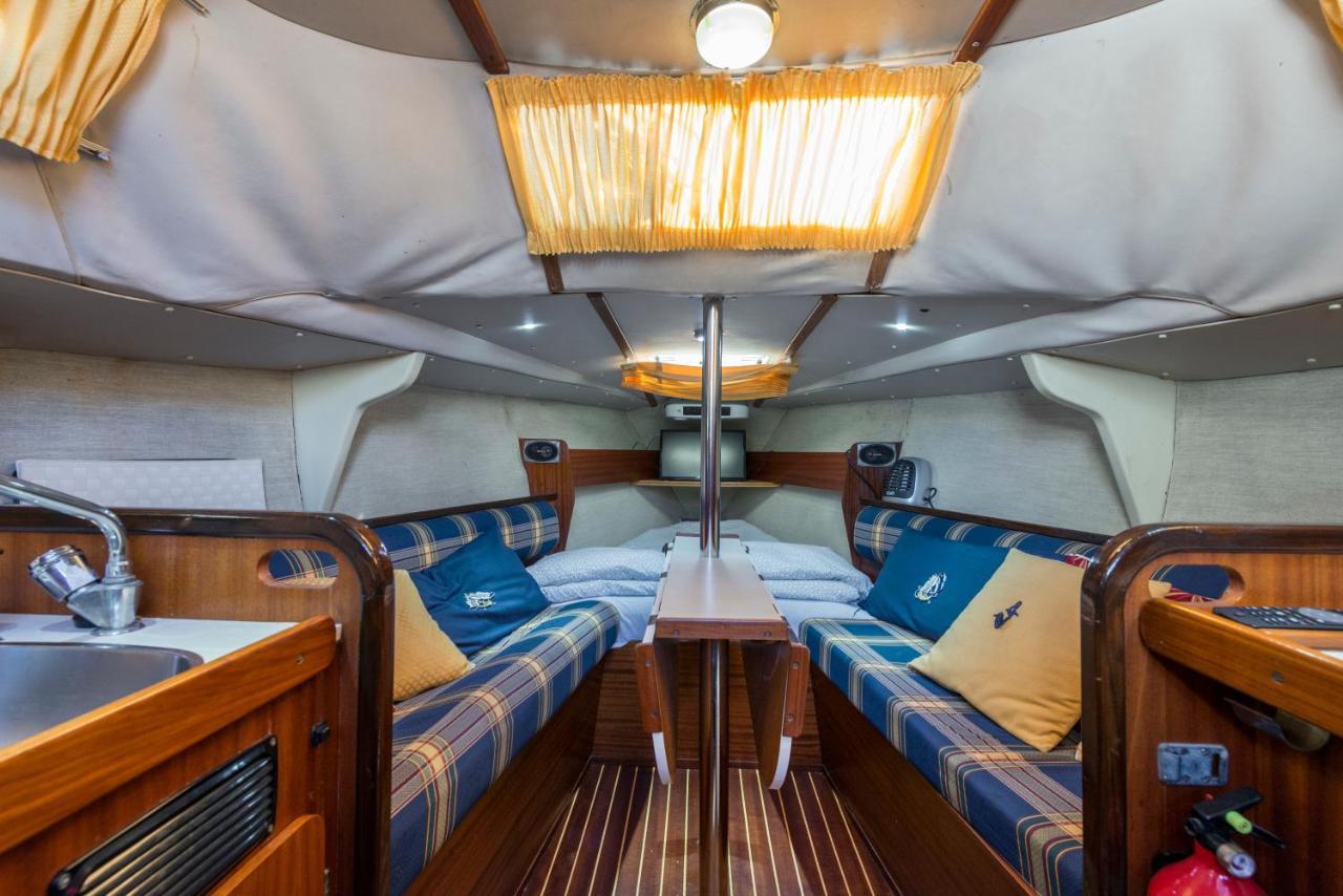 Pequeno Velero En Port Forum Ideal Para Backpackers Sant Adrià de Besòs Extérieur photo