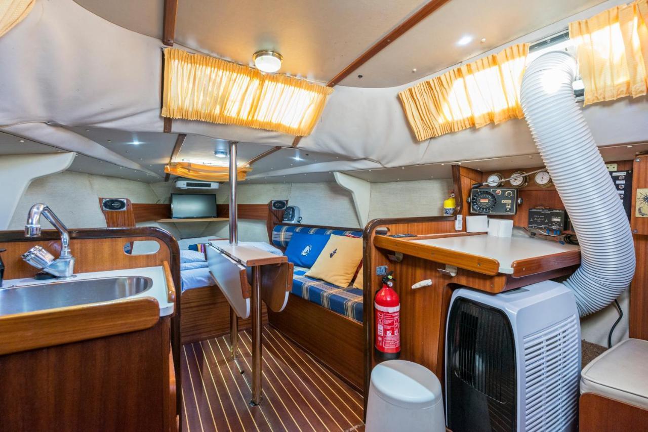 Pequeno Velero En Port Forum Ideal Para Backpackers Sant Adrià de Besòs Extérieur photo